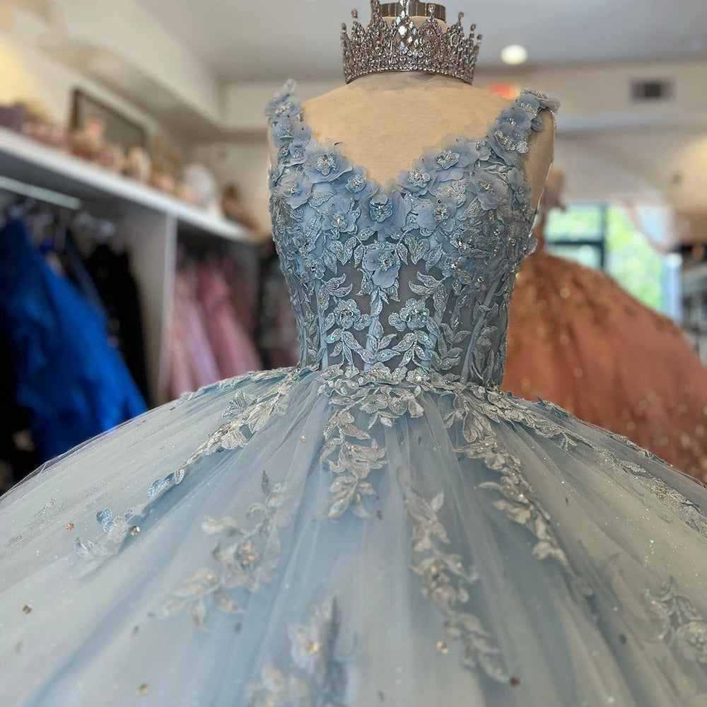 Glamorous Ball Gown Sweetheart Neck Straps Sleeveless Floral Lace Applique Light Blue Tulle Princess Gown Quinceanera Dress for Sweet 16