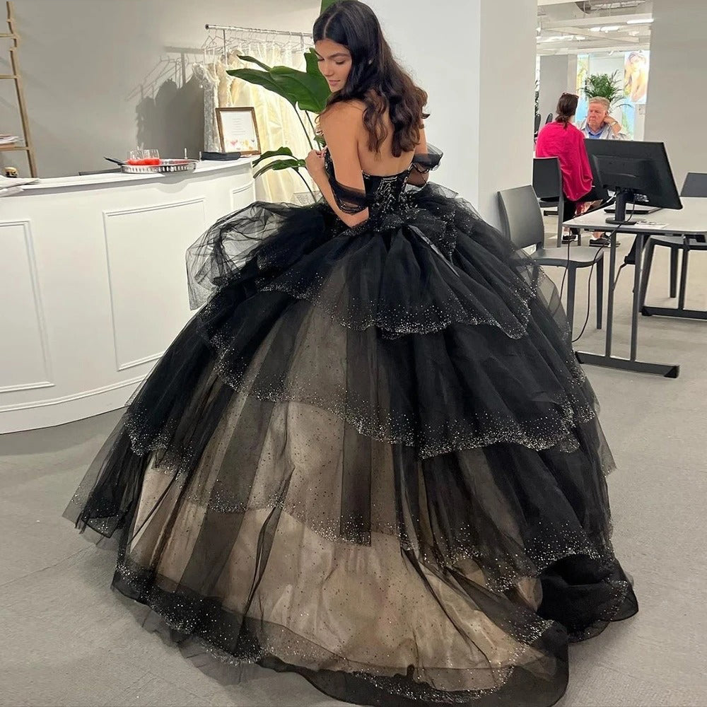 Sexy Ball Gown Off Shoulder Sleeveless Lace Appliques Ruffles Tiered Black Tulle Quinceanera Dresses Princess Gown Birthday Prom Dresses Party Gown for Sweet 16