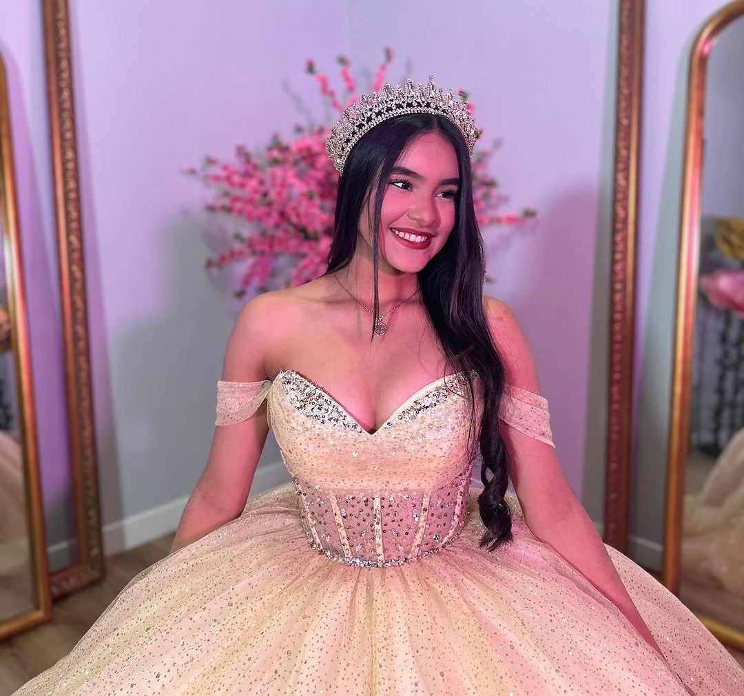 Gorgeous Ball Gown Off Shoulder Sleeveless Beaded Tulle Quinceanera Dress Princess Evening Party Gown for Sweet 16