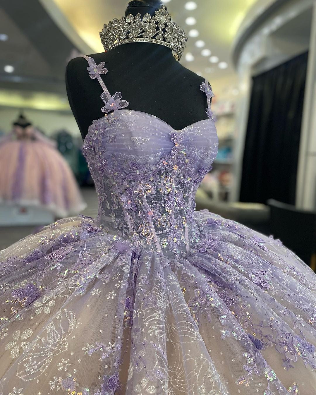 Gorgeous & Glamorous Ball Gown Sweetheart Neck Spaghetti Straps Floral Lace Appliques Lavender Champagne Tulle Princess Prom Dresses Party Gown Quinceanera Dress for Sweet 16