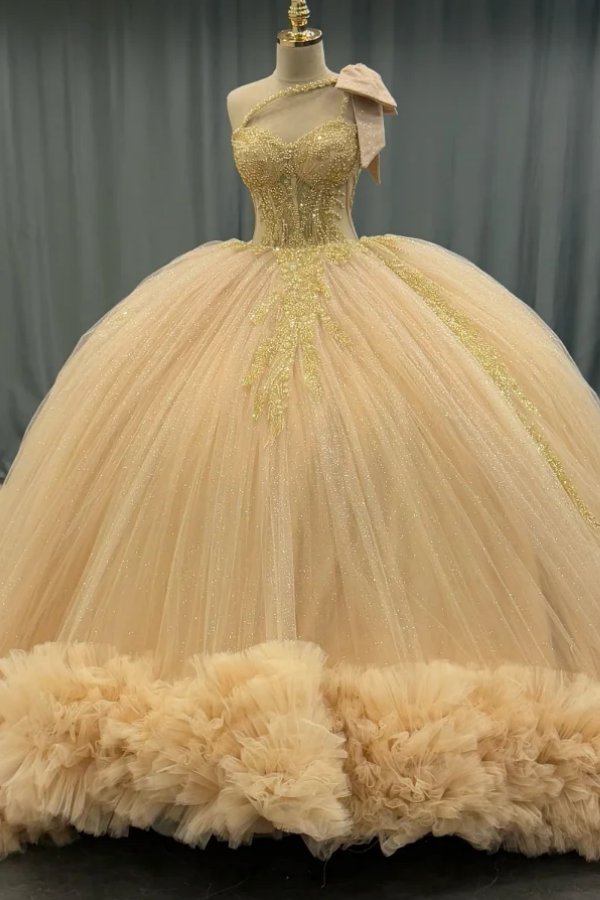 Ball Gown One Shoulder Sleeveless Beaded Bow Knot Appliques Tiered Glitter Light Champagne Tulle Quinceanera Dress Formal Evening Party Gown for Sweet 16