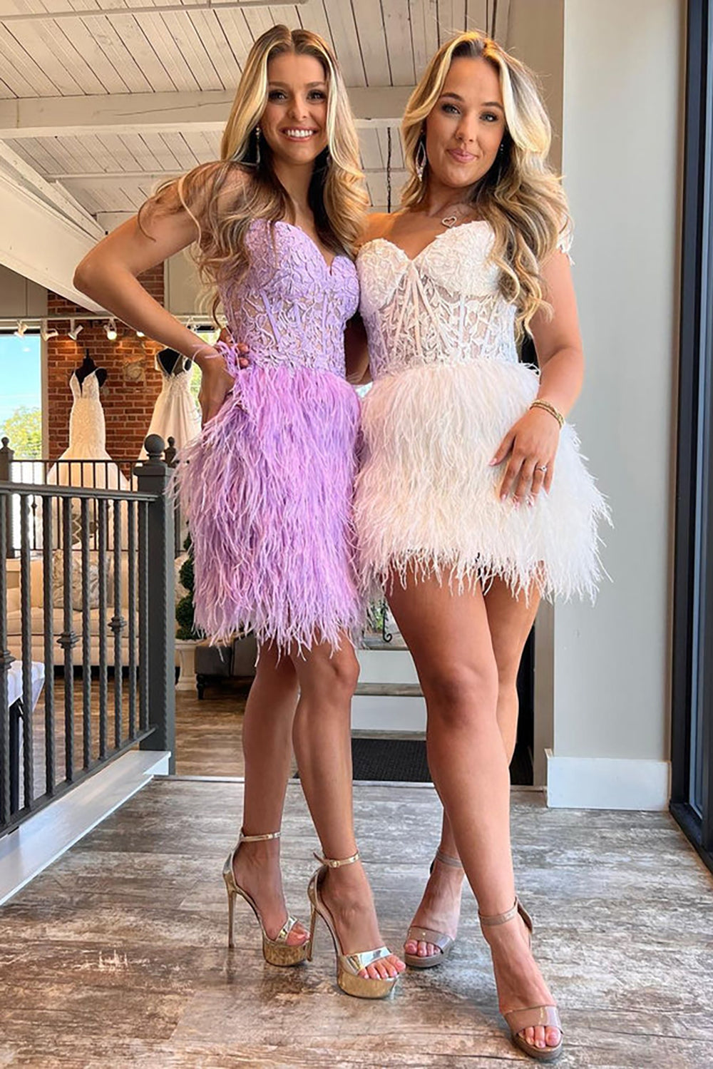 Cute Sweetheart Ivory Feather Short Homecoming Dresses with Appliques
