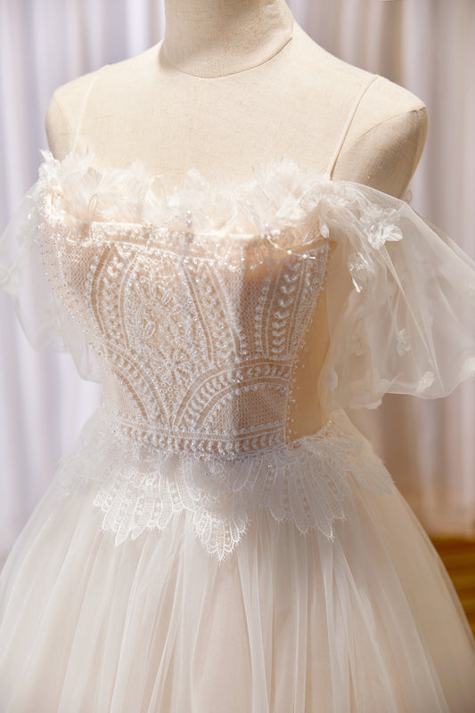 Chic Spaghetti Straps Beading A Line Tulle Wedding Gown