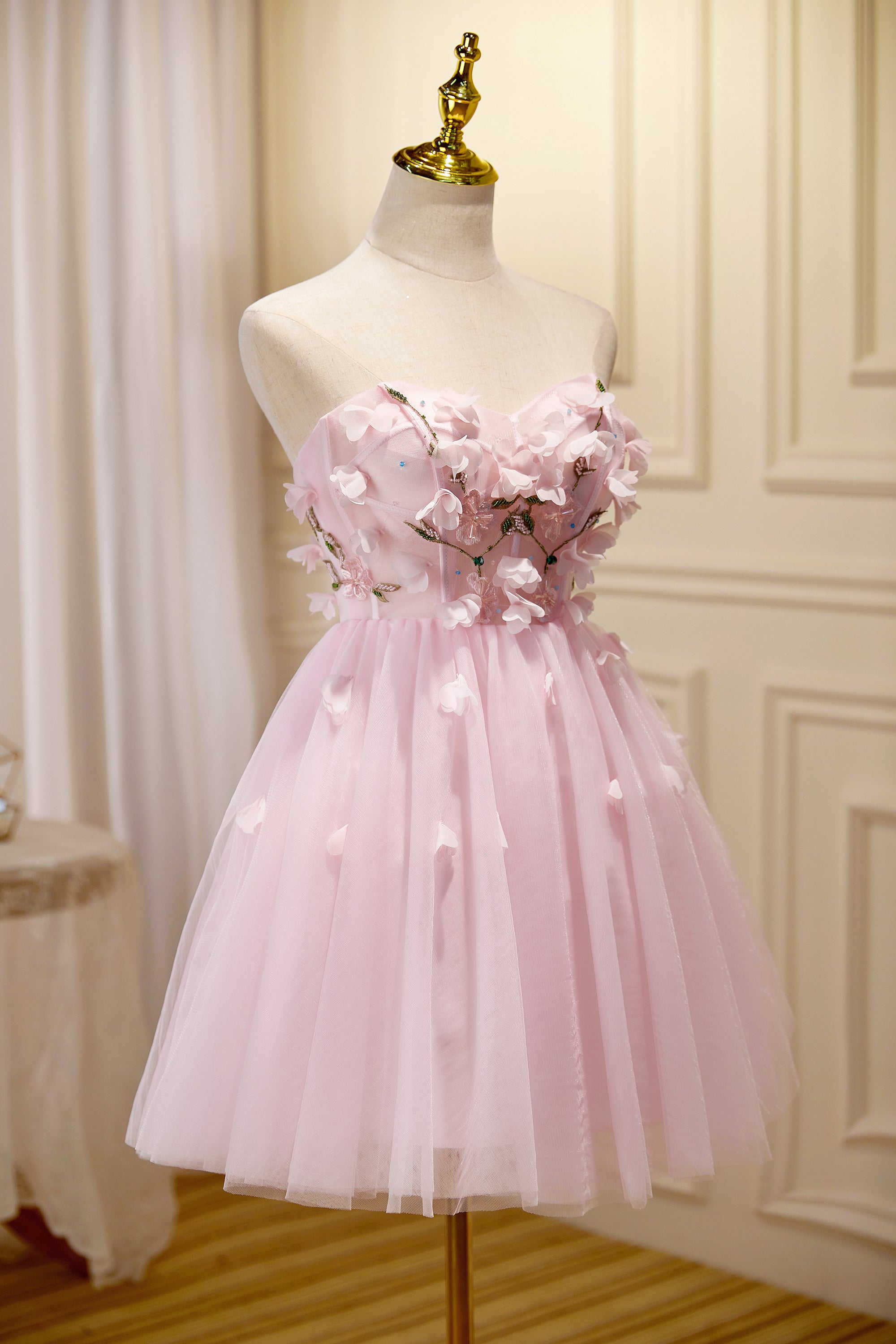 Cute Pink Strapless Sweetheart Appliques Tulle Short Homecoming Dresse