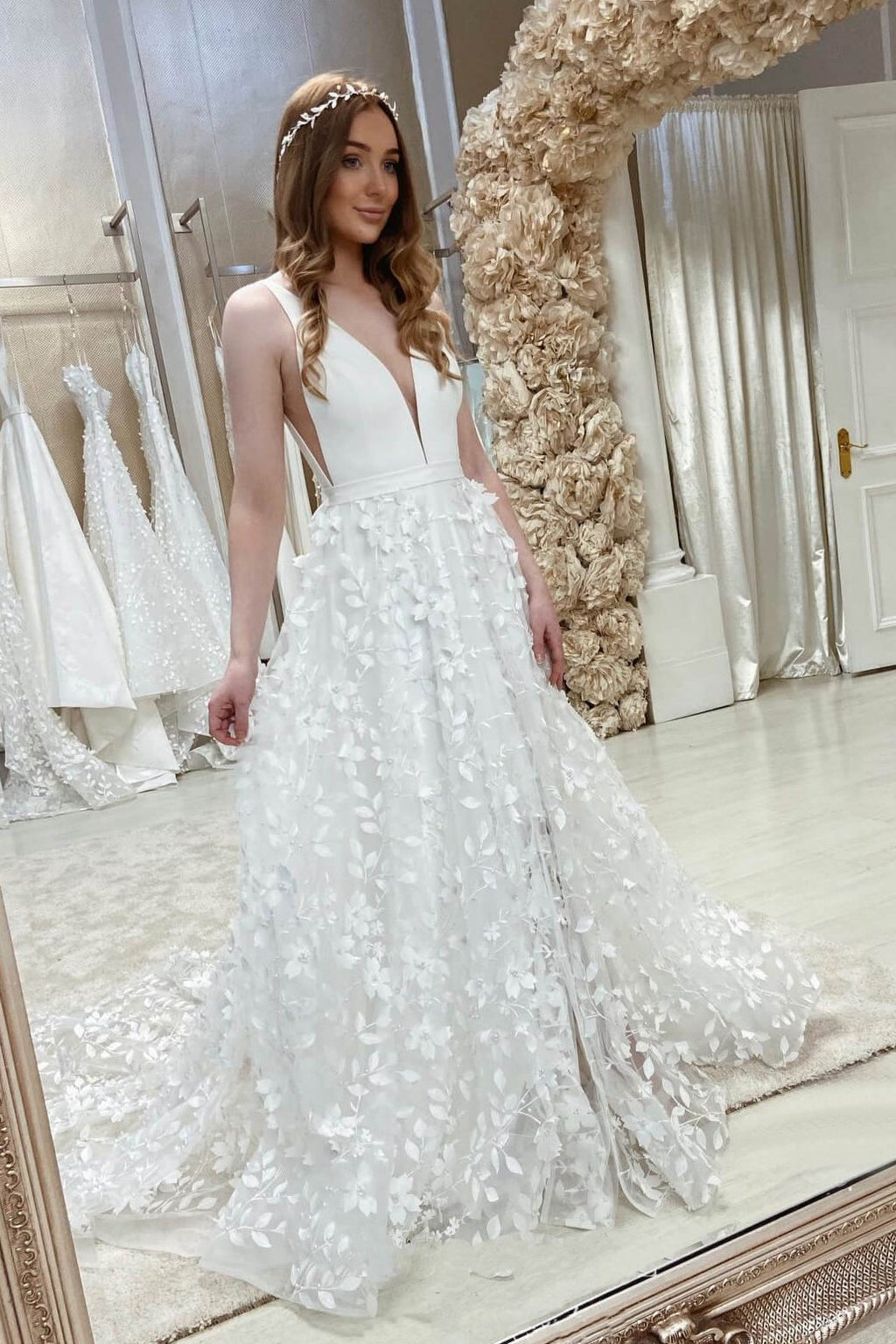 sachin and babi light blue dress Elegant Column V Neck Sleeveless Lace Up Appliques Tulle Wedding Dress   VOS LEE