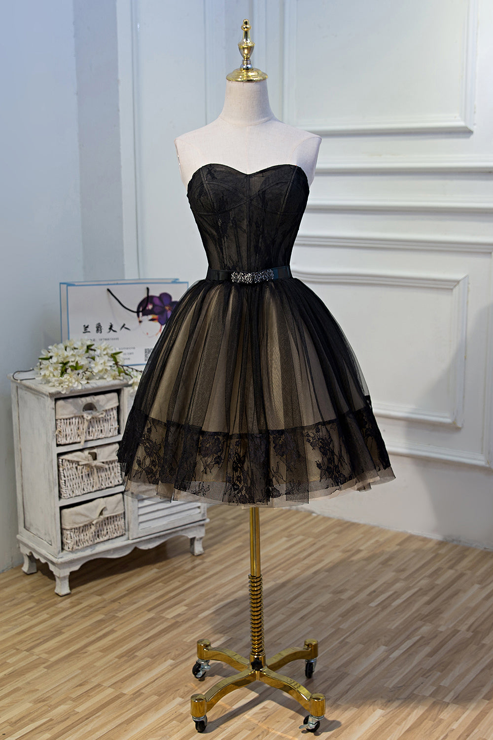 Elegant Black Strapless Lace Up Ball Gown Tulle Homecoming Dress