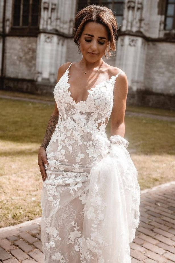 Sexy V-neck Mermaid Wedding Dress with Appliques Lace and Straps Backless