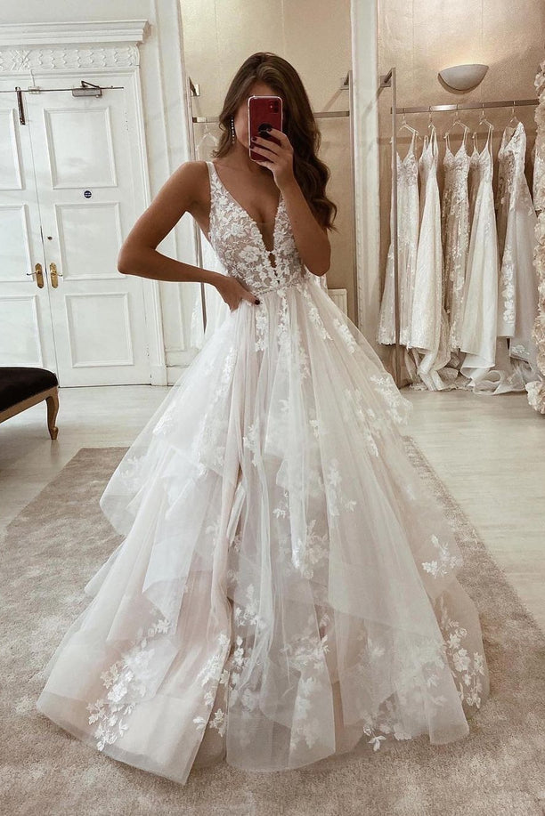 Charming A Line V Neck Tulle Wedding Dresses with Appliques