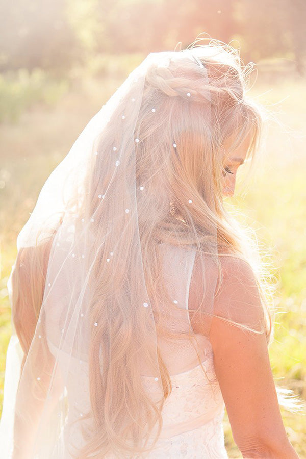 Chic Tulle With Pearls Short Wedding Veils