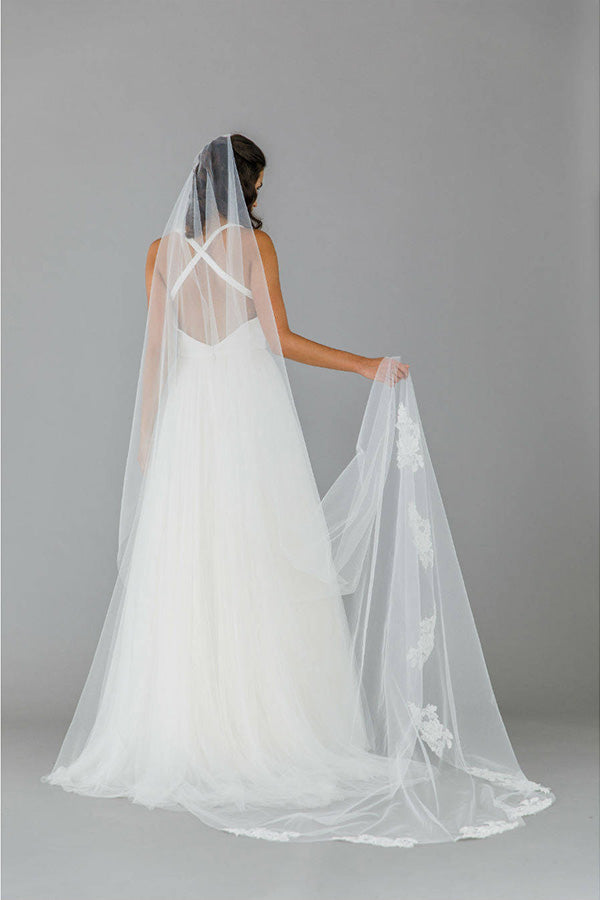 Gorgeous Lace Appliques Long Train Wedding Veils