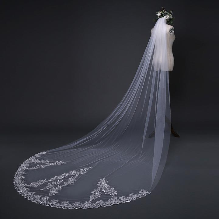 Beautiful Lace Appliques Tulle Long Wedding Veil V36 - Ombreprom