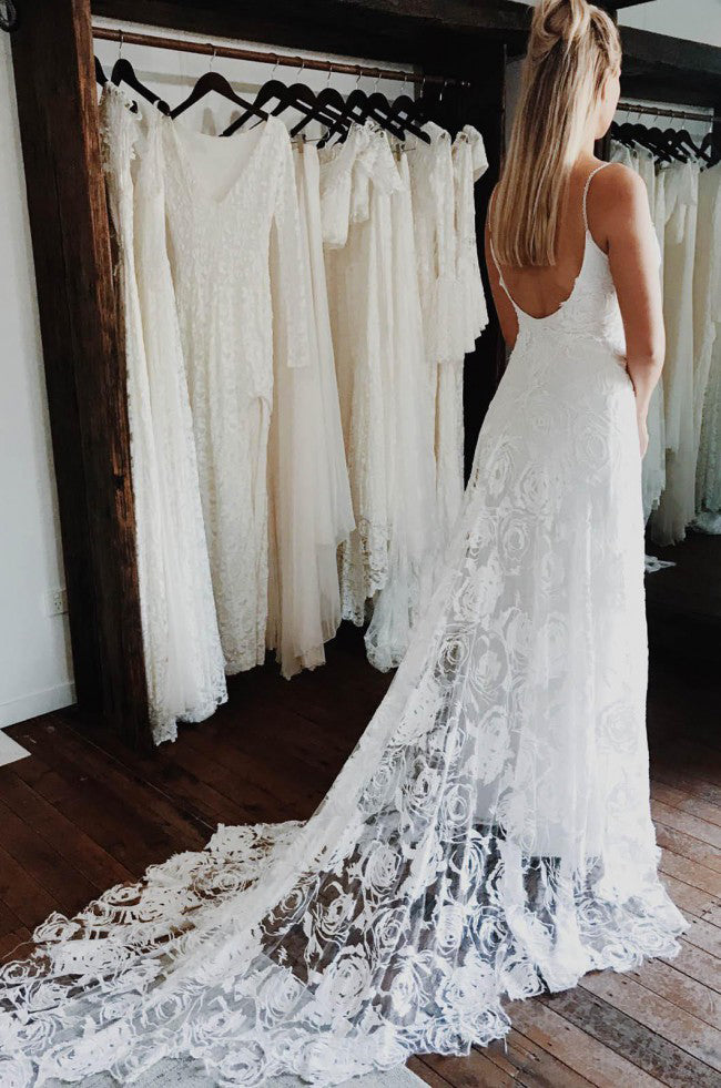 Chic Spaghetti Straps V Neck Lace Wedding Dresses with Appliques