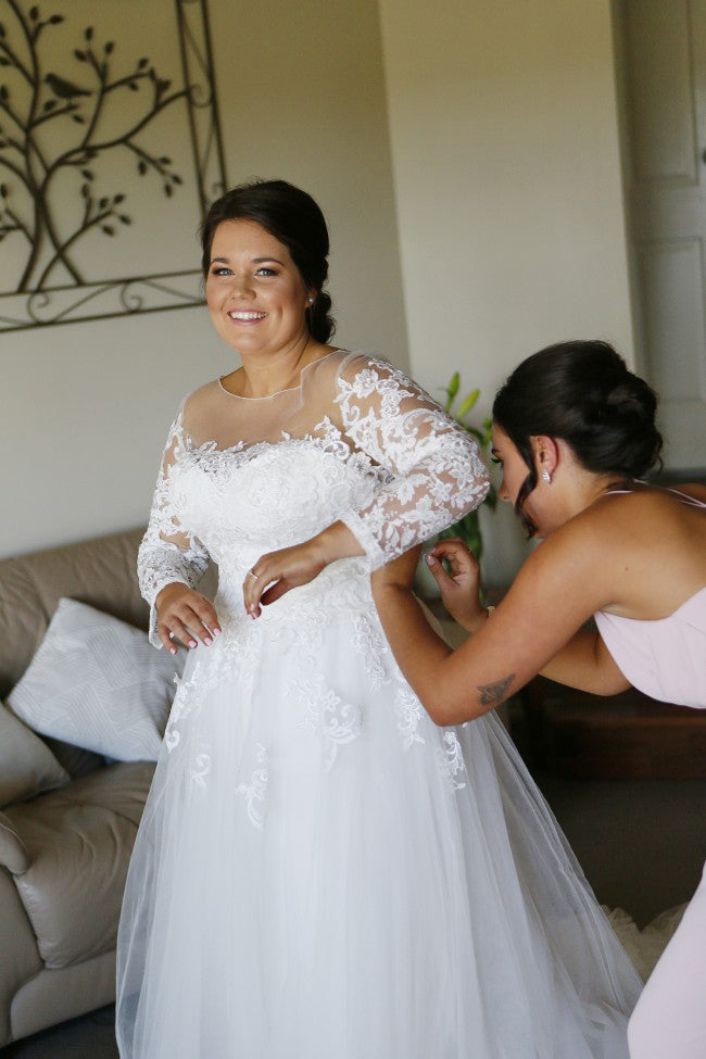 Modest Delicate Long Sleeves A Line Ivory Lace Tulle Plus Size Wedding Dresses For Bride