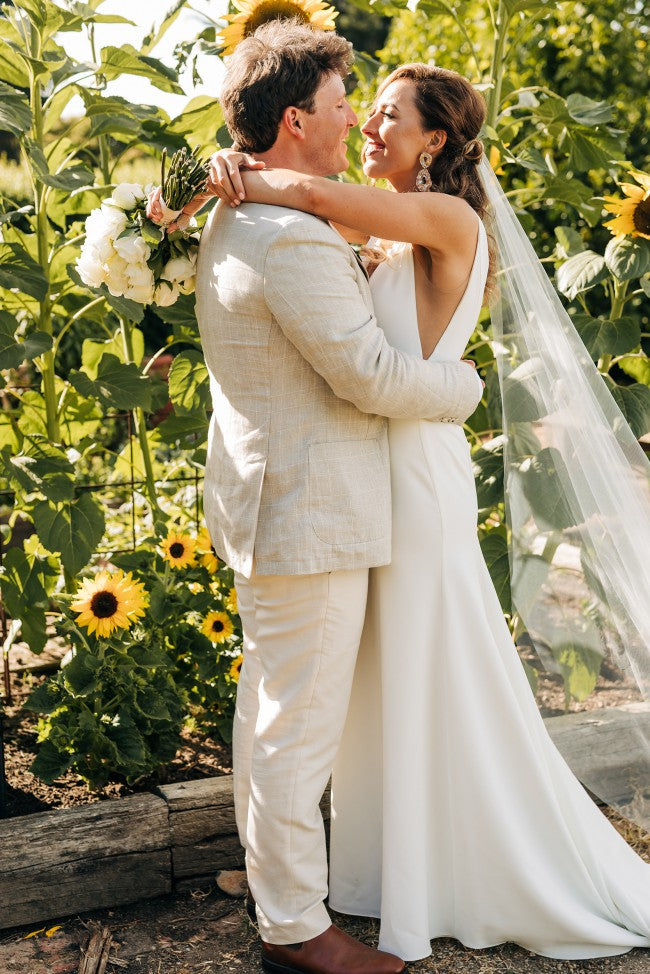 Simple V Neck Sleeveless Mermaid Wedding Dresses