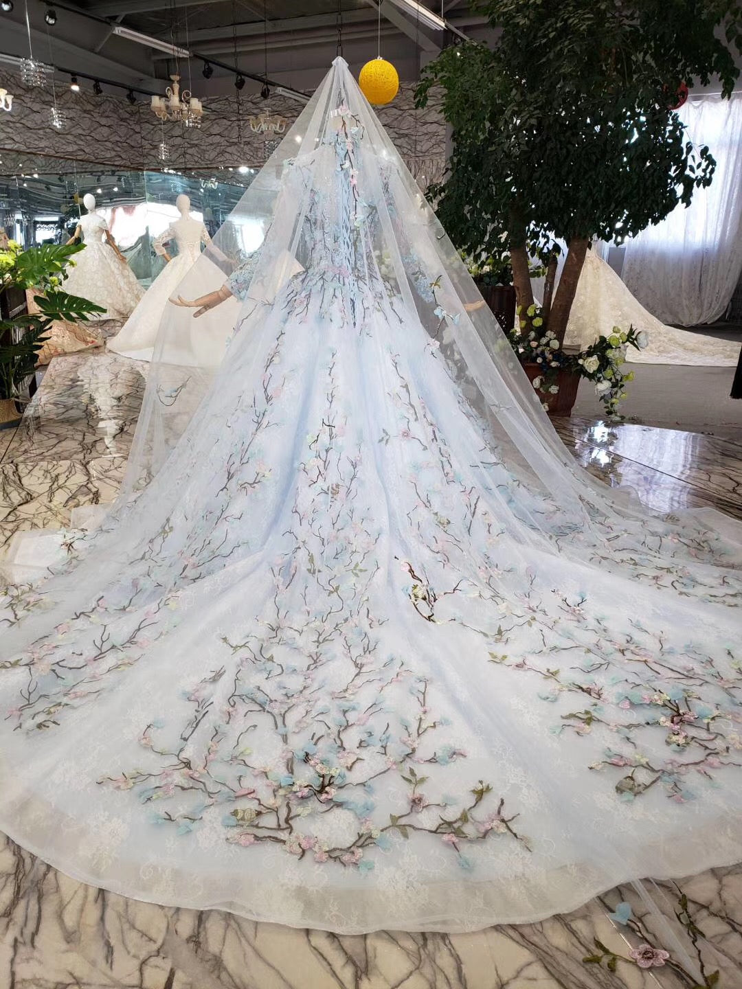 Stunning Long Sleeves Tulle Wedding Dresses with Embroidery Bridal Gown