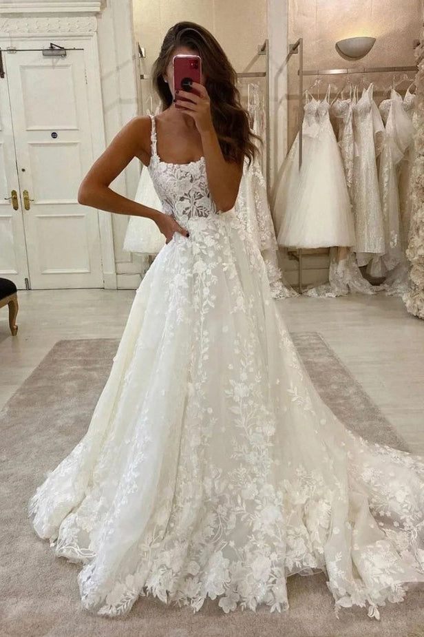 Charming A Line Scoop Neck Tulle Wedding Dresses with Appliques