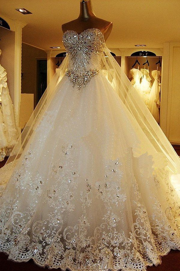 Sweetheart Sleeveless Appliques Sparkly Beading Lace Ball Gown Wedding Dresses