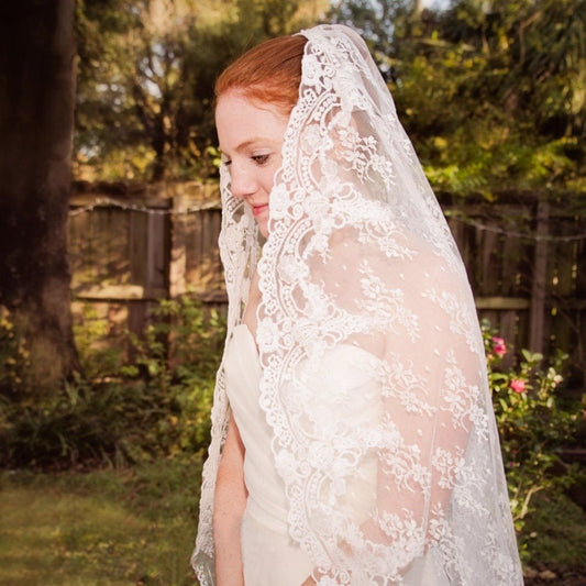 Unique Long Veils Lace With Applique Wedding Veils