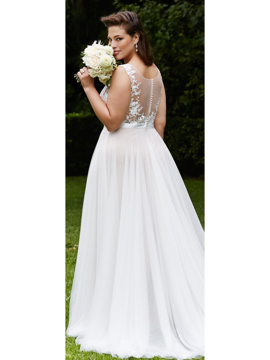 Chic Plush Size See Through With Lace Applique Wedding Dresses